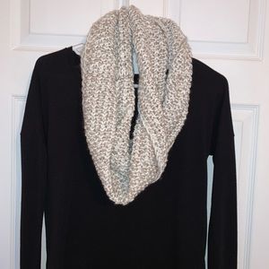 3/$13💞 Charlotte Russe Infinity Scarf
